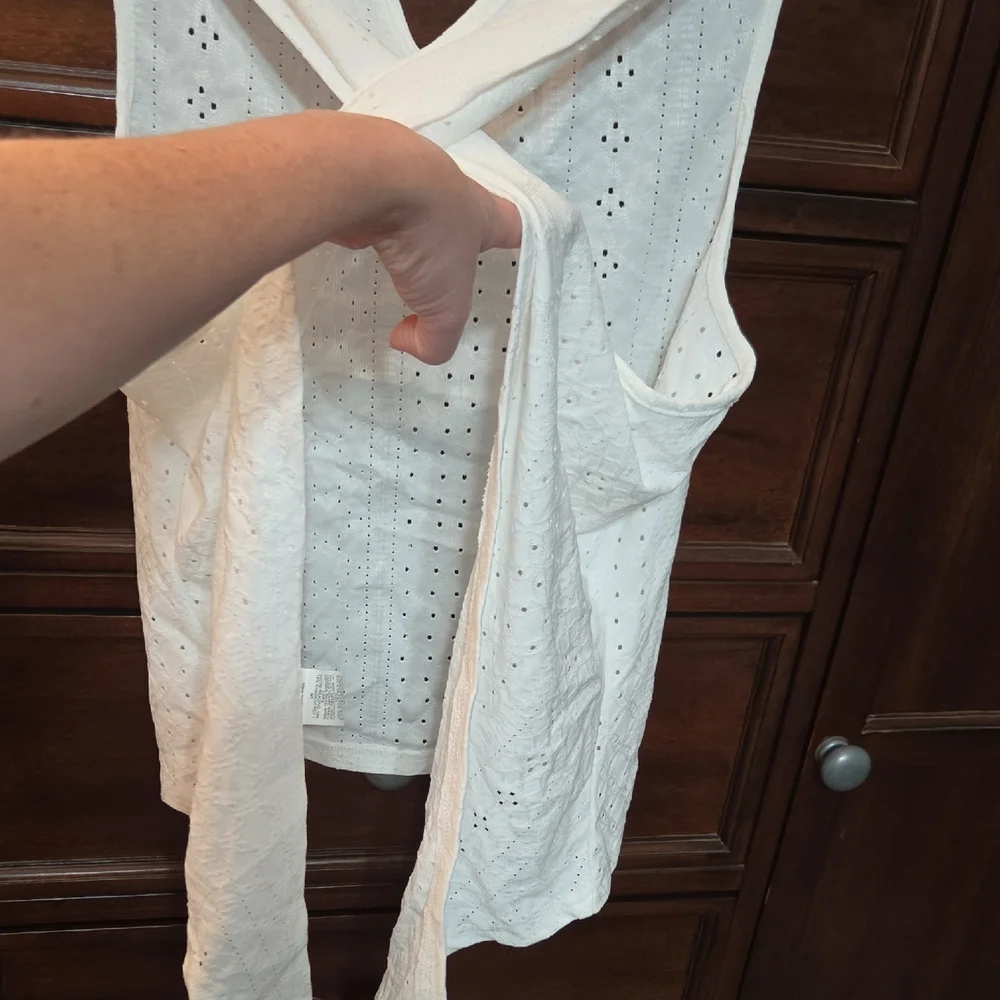 SHEIN Cream Sleeveless Eyelet Tank with Asymmetrical Hem Womens S - Picture 5 of 7